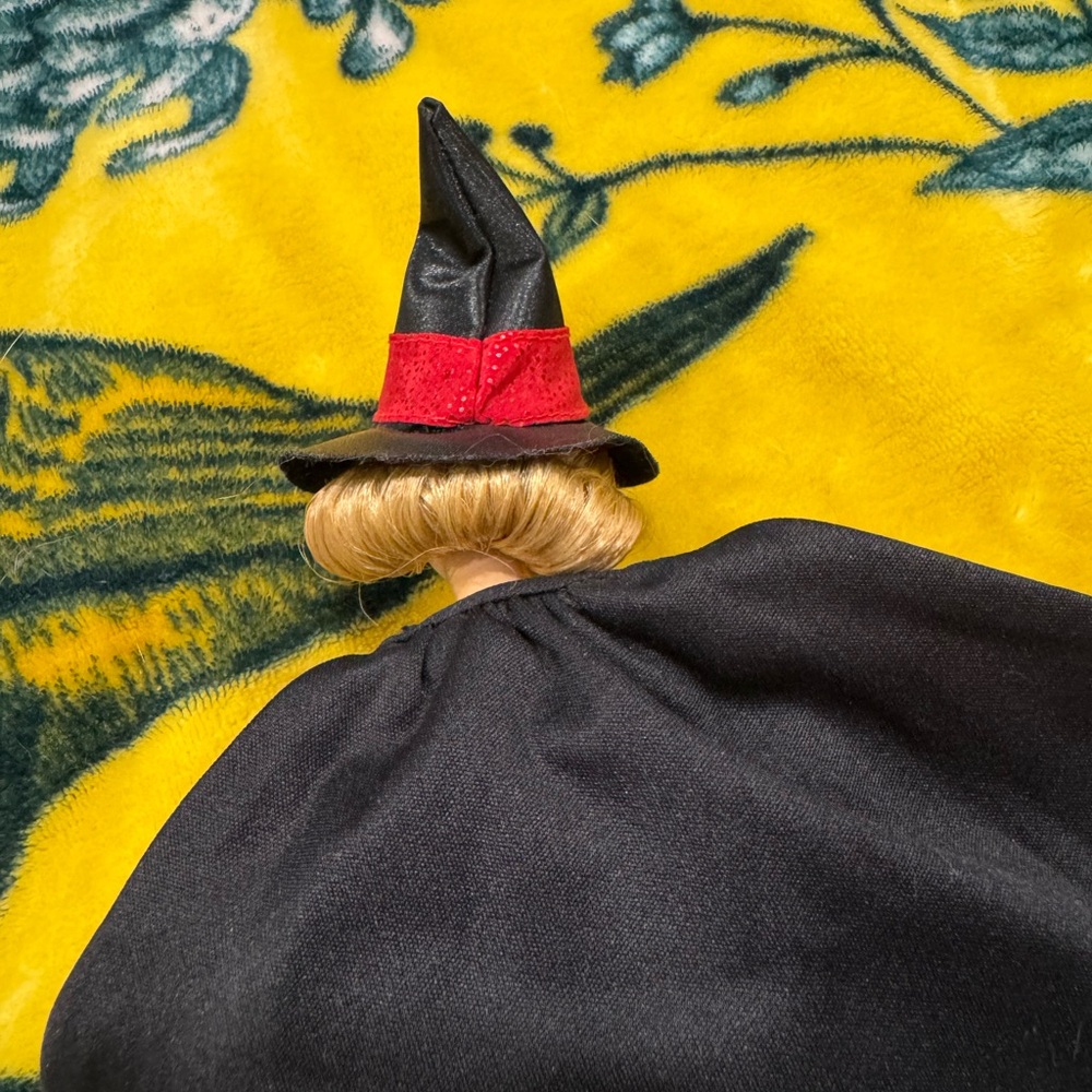 Bewitched Vintage Barbie Doll - Picture 10 of 11